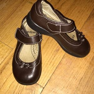 Girls Brown Pediped Mary Jane Shoes. size 7